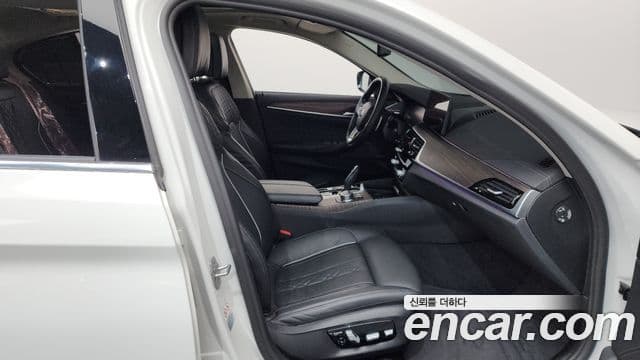 BMW 5 Series 2022 — фото 11 из 20