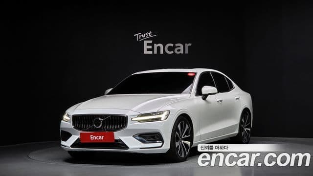 Volvo S60 2023 — ფოტო 1/20
