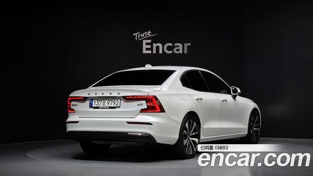 Volvo S60 2023 — ფოტო 2/20