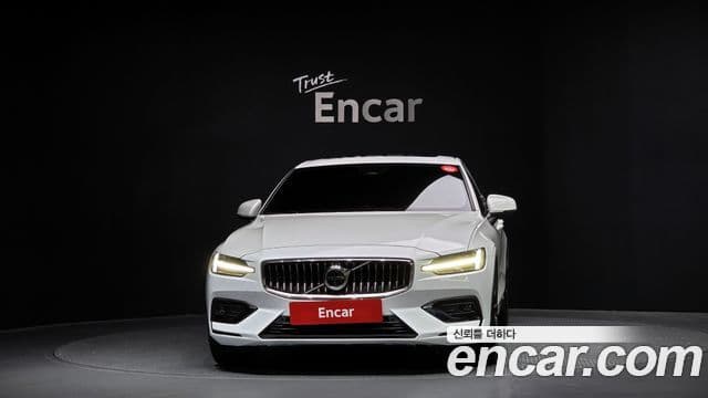 Volvo S60 2023 — фото 3 из 20