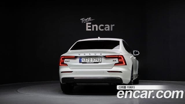 Volvo S60 2023 — фото 4 из 20