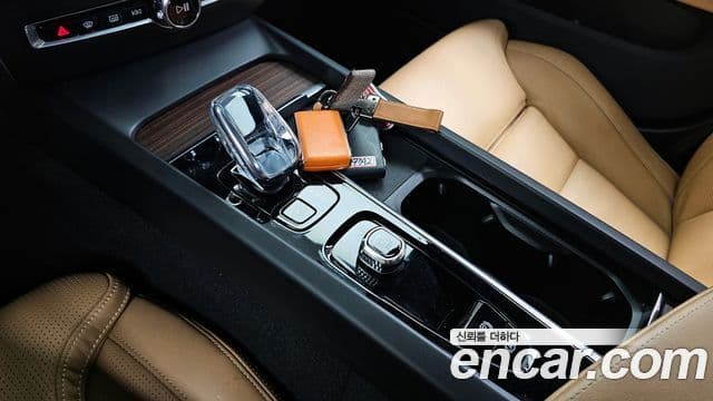 Volvo S60 2023 — фото 9 из 20