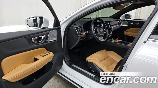Volvo S60 2023 — ფოტო 10/20