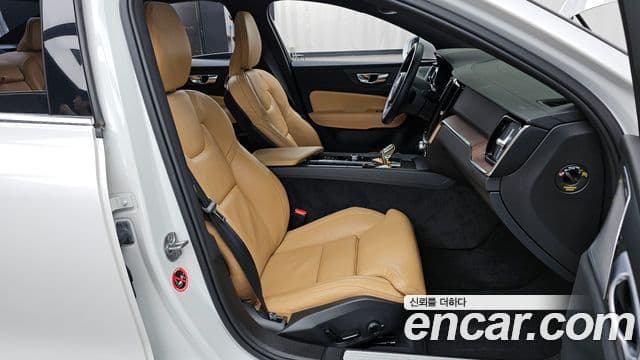 Volvo S60 2023 — ფოტო 11/20