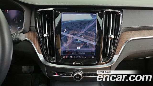 Volvo S60 2023 — фото 14 из 20