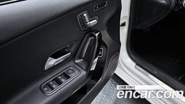 Mercedes-Benz A-Class 2020 — Şəkil 18/20