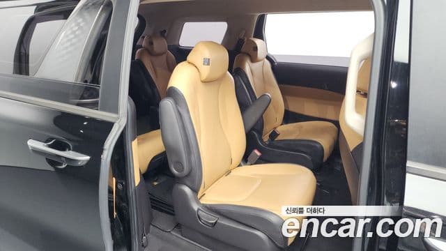 Kia Carnival 2020 — фото 12 из 20