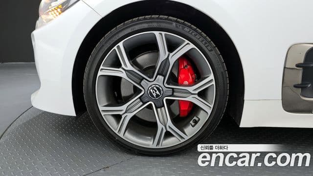 Kia Stinger 2020 — ფოტო 5/20