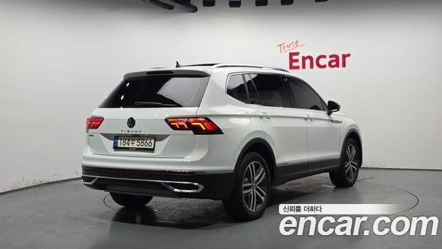 Volkswagen Tiguan Allspace 2023 — ფოტო 19/20