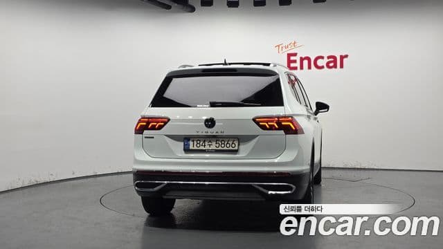 Volkswagen Tiguan Allspace 2023 — ფოტო 14/20