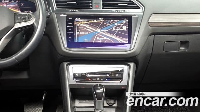 Volkswagen Tiguan Allspace 2023 — ფოტო 11/20