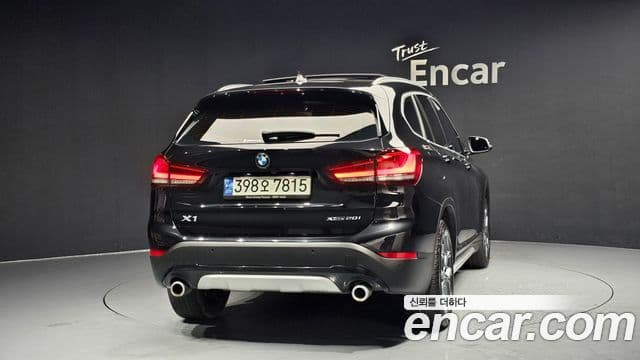 BMW X1 2021 — Şəkil 13/20