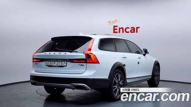 Volvo V90 Cross Country 2018 — ფოტო 2/20