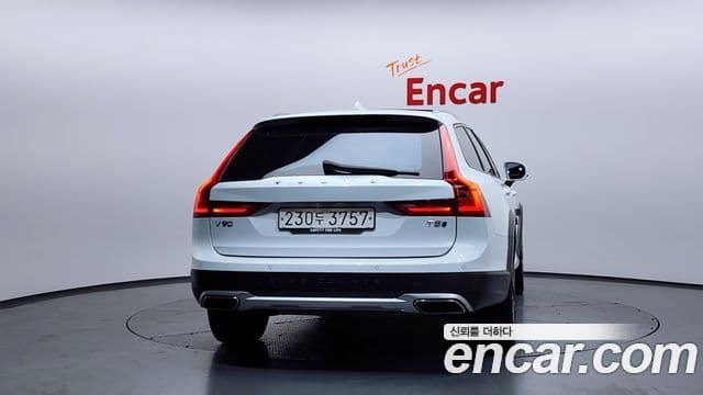 Volvo V90 Cross Country 2018 — ფოტო 4/20