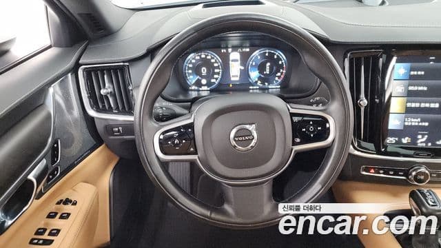 Volvo V90 Cross Country 2018 — ფოტო 13/20