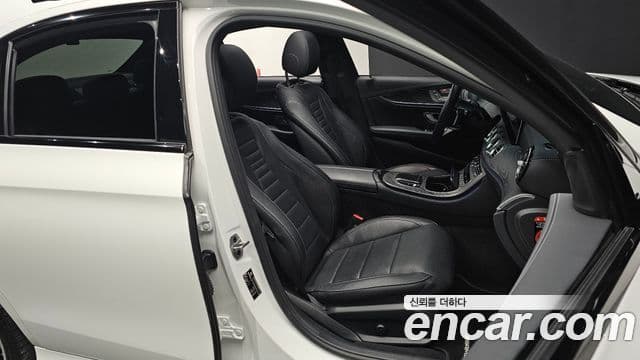 Mercedes-Benz E-Class 2023 — фото 10 из 20