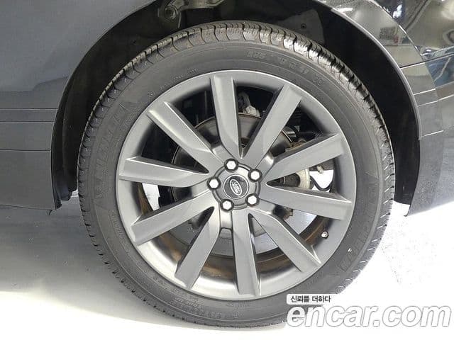 Land Rover Range Rover Velar 2020 — ფოტო 3/20