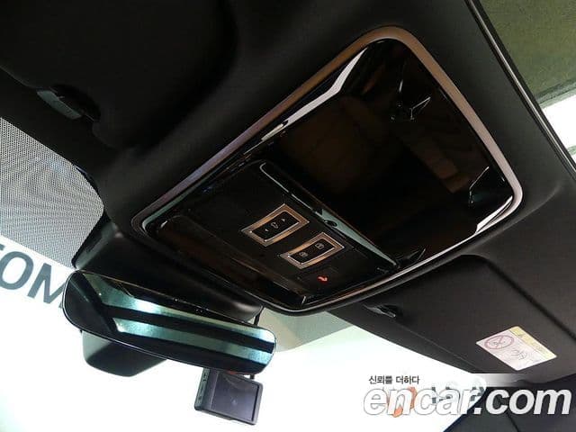 Land Rover Range Rover Velar 2020 — ფოტო 18/20