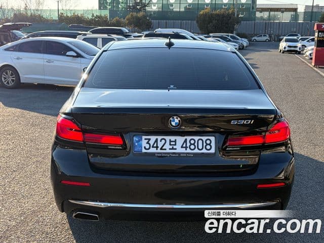 BMW 5 Series 2023 — Photo 19/20