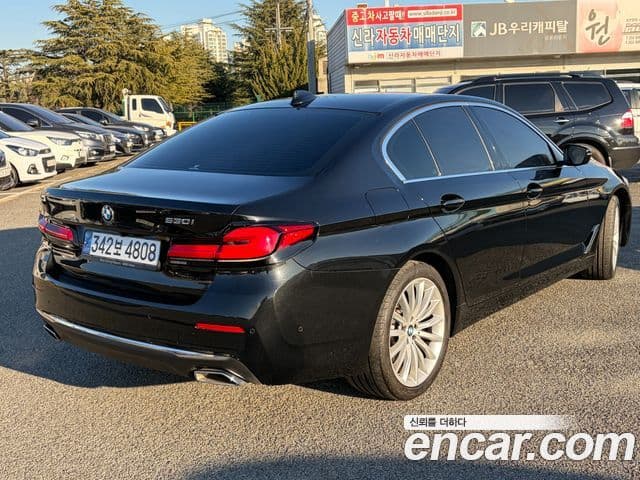 BMW 5 Series 2023 — Photo 9/20