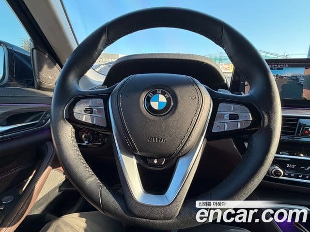 BMW 5 Series 2023 — Photo 10/20