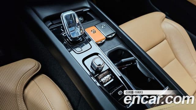 Volvo XC60 2021 — Şəkil 9/20