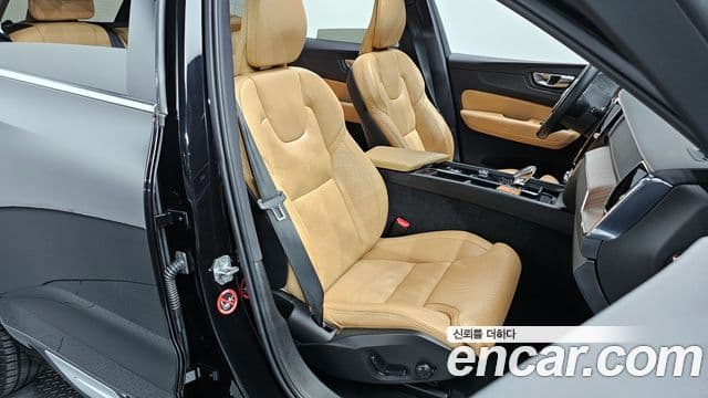 Volvo XC60 2021 — Şəkil 10/20
