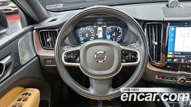 Volvo XC60 2021 — Şəkil 13/20