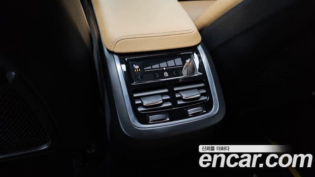 Volvo XC60 2021 — Şəkil 18/20