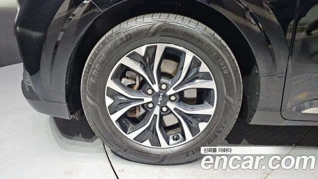 Kia Carnival 2021 — Фото 5/20