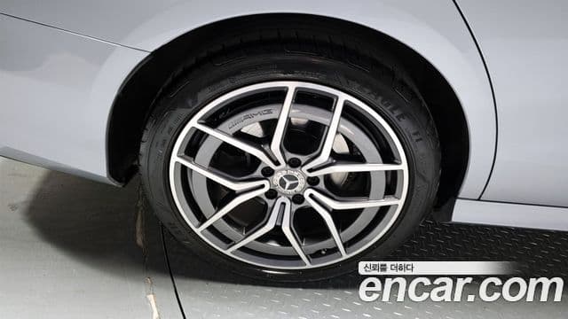 Mercedes-Benz E-Class 2022 — ფოტო 5/20