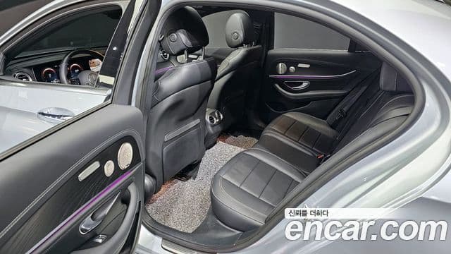 Mercedes-Benz E-Class 2022 — ფოტო 11/20