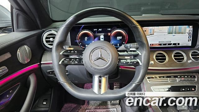 Mercedes-Benz E-Class 2022 — ფოტო 13/20