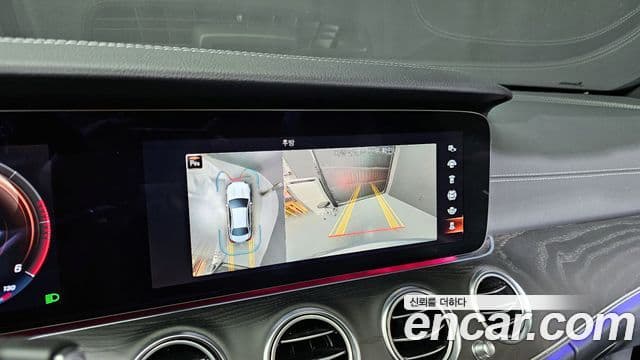 Mercedes-Benz E-Class 2022 — ფოტო 17/20