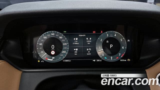 Land Rover Range Rover Velar 2025 — Фото 8/20