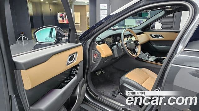 Land Rover Range Rover Velar 2025 — Фото 10/20