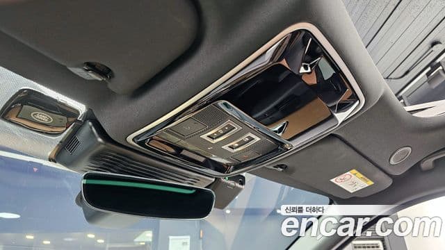 Land Rover Range Rover Velar 2025 — Фото 16/20