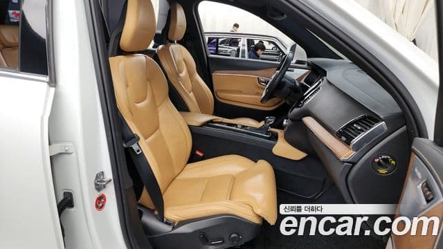 Volvo XC90 2020 — ფოტო 11/20