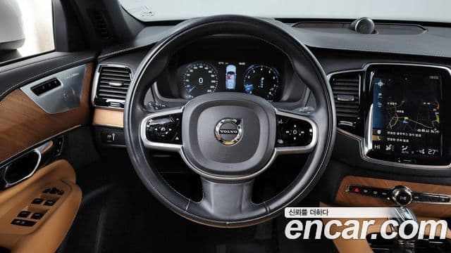 Volvo XC90 2020 — ფოტო 13/20