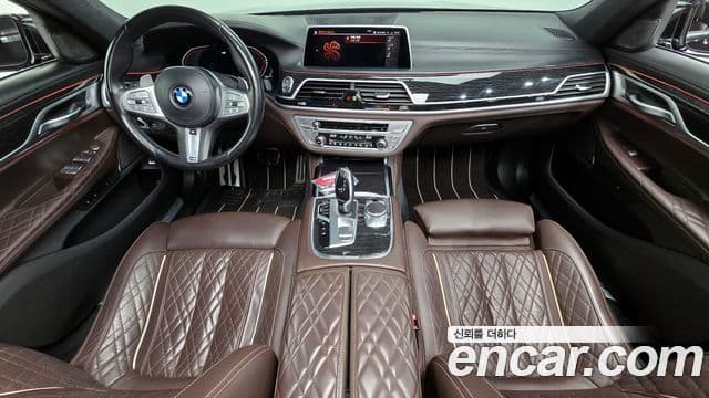BMW 7 Series 2020 — ფოტო 7/20