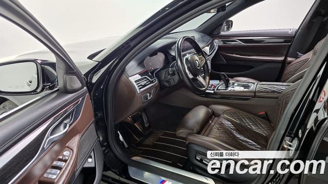 BMW 7 Series 2020 — ფოტო 10/20