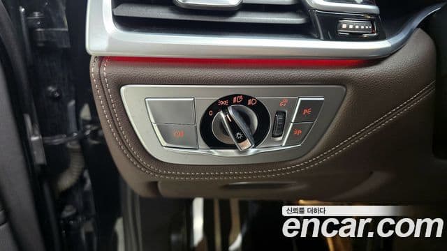 BMW 7 Series 2020 — ფოტო 13/20