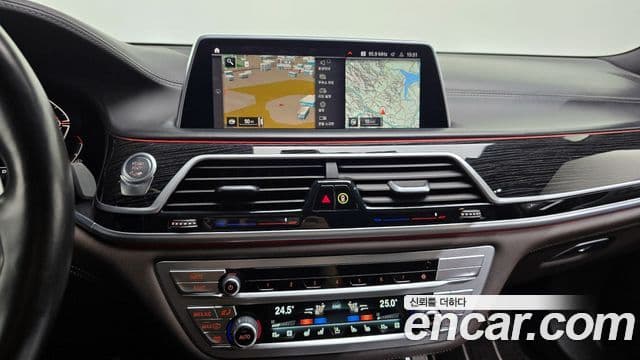 BMW 7 Series 2020 — ფოტო 15/20