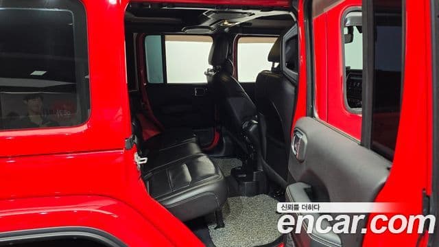 Jeep Wrangler 2021 — Фото 12/20