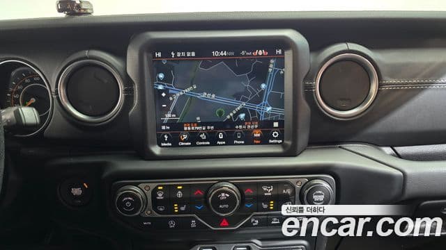 Jeep Wrangler 2021 — Фото 14/20