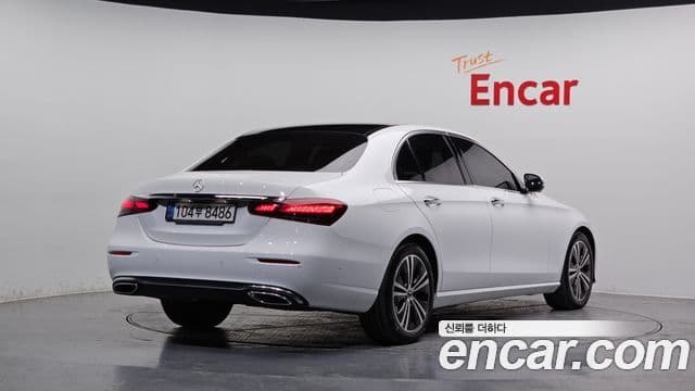 Mercedes-Benz E-Class 2022 — ფოტო 2/20