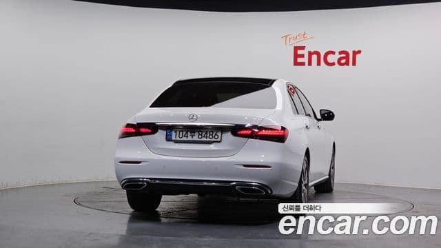Mercedes-Benz E-Class 2022 — ფოტო 4/20