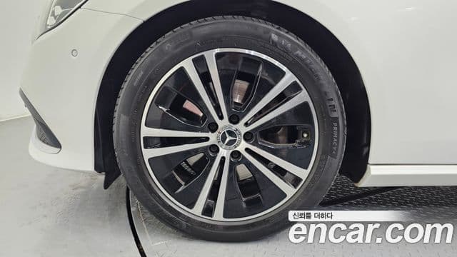 Mercedes-Benz E-Class 2022 — ფოტო 5/20