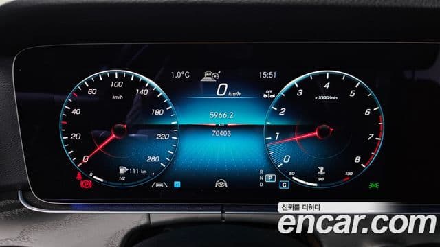 Mercedes-Benz E-Class 2022 — ფოტო 8/20