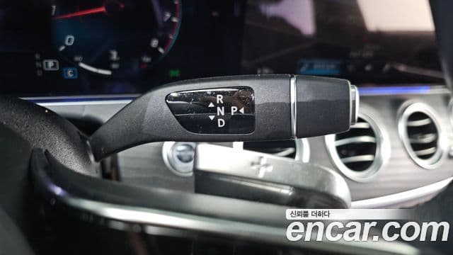 Mercedes-Benz E-Class 2022 — ფოტო 9/20